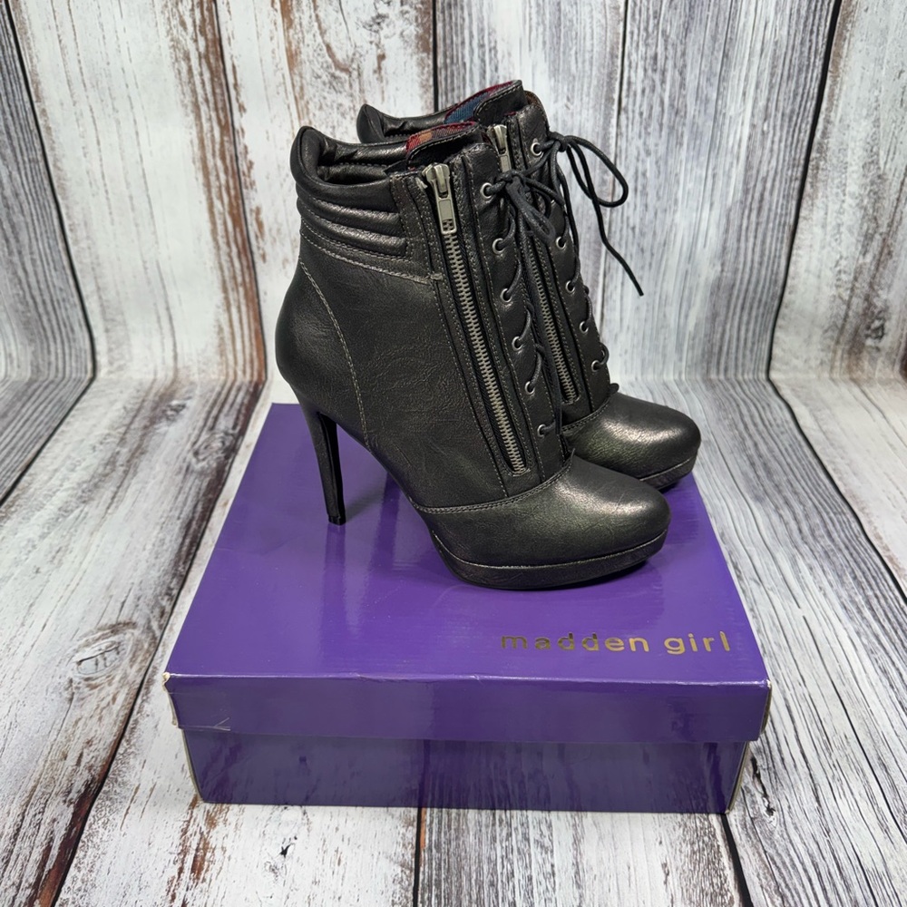 NWOT Madden Girl Black Heeled Boots with Lace-Up & Zippered Design Size 9.5